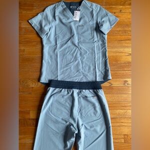 Reversible Figs scrub set